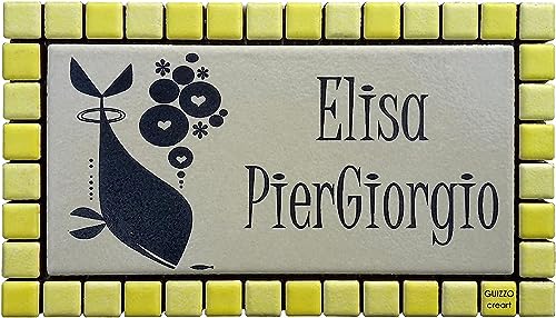 GUIZZO Creart - Personalisierte Keramiktafel Türschild, Namen/Straße Haustür, Personalisierte Modifizierbare Tafel mit Mosaikrahmen, Personalisierte Plakette Eingangstür Made in Italy 17x9,5 Gelb/Rahm GUIZZO Creart - Personalisierte Keramiktafel Türschild, Namen/Straße Haustür, Personalisierte Modifizierbare Tafel mit Mosaikrahmen, Personalisierte Plakette Eingangstür Made in Italy 17x9,5 Gelb/Rahm von GUIZZO creart