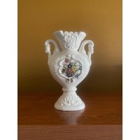 Vintage Verzierte Keramik Urne Fuß Vase Überbacken Griffe Blumenmuster von MosaicsandMoreFinds
