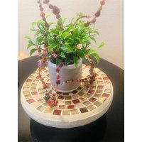 Blumenhocker/Pflanzenhocker Rund, Flach, Klein Mit Mosaik Aus Glas Und Keramik in Natur, Rot Gold Blumenhocker/Pflanzenhocker Rund, Flach, Klein Mit Mosaik Aus Glas Und Keramik in Natur, Rot Gold von MosaikAtelierKrug