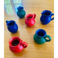 Bunte Mini Vasen I Krüge Aus Ton, Handgetöpfert Und Handbemalt von MosaikAtelierKrug