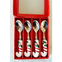 Vintage-Set Von 4 Porzellan Weihnachtslöffel Relish Gewürz Orig Box 1970 von MosquitoCreekGoods