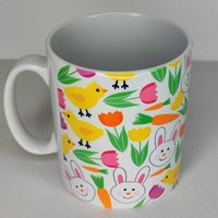 Cottagecore Becher Osterhasen Und Küken Karotten Tulpe Blume Blumenmuster Design Becher/Tassen Perfekt Für Ein Geschenk Küche Arbeit Büro Tasse von MostWantedCreations