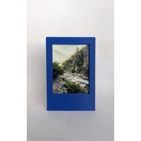 3D Gedruckter Instax Mini Fotoständer /Instax Initial Bildhalter von Mothershipstore