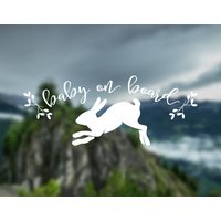 Baby An Bord Aufkleber, Hase Wandaufkleber, Autoaufkleber, Fensteraufkleber, Baby-Dusche-Geschenk, Schwangerschaft, Aufkleber Für Das Auto Baby An Bord Aufkleber, Hase Wandaufkleber, Autoaufkleber, Fensteraufkleber, Baby-Dusche-Geschenk, Schwangerschaft, Aufkleber Für Das Auto von Mounttee