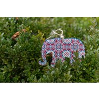 Elefant Hängen Multicolor Ornament, Holz Hängende Verzierung, Geformt Serviettentechnik von MoxiCraftGR