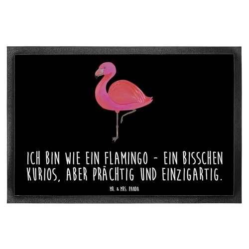 Mr. & Mrs. Panda 60 x 90 cm Fußmatte Flamingo Classic - Geschenk, stolz, Schmutzfangmatte, Gummi Matte, Schmutzmatte, rosa, ich, Tochter, Mr. & Mrs. Panda 60 x 90 cm Fußmatte Flamingo Classic - Geschenk, stolz, Schmutzfangmatte, Gummi Matte, Schmutzmatte, rosa, ich, Tochter, von Mr. & Mrs. Panda
