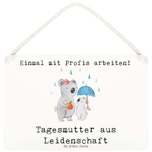 Mr. & Mrs. Panda DIN A6 Deko Schild Tagesmutter aus Leidenschaft - Geschenk, Dekoschild, Schenken, Wanddeko, Mitarbeiter, Tür Schild, Holzschild, von Mr. & Mrs. Panda