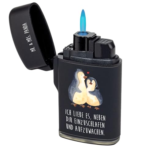 Mr. & Mrs. Panda Feuerzeug Pinguine Einschlafen - Geschenk, Freundin, Ehefrau, Partner, Jahrestag, Geschenk für Frauen, für Männer, Mitbringsel von Mr. & Mrs. Panda