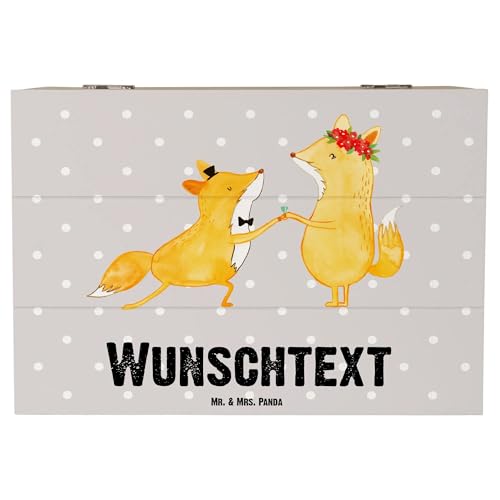 Mr. & Mrs. Panda Personalisierte Holzkiste Verlobter 22 x 15 cm - Personalisierte Geschenke, Ehe, Freund, Geburtstag, Schatulle mit Namen, von Mr. & Mrs. Panda