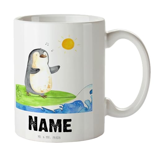 Mr. & Mrs. Panda Personalisierte Tasse Pinguin Surfer - Personalisierte Geschenke, Hawaii, Wunschname, Urlaub, Wellen, Tasse mit Namen, Namenstasse, von Mr. & Mrs. Panda