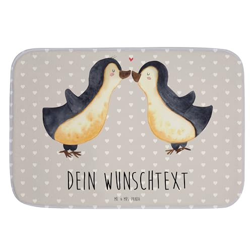 Mr. & Mrs. Panda Personalisierter Badvorleger Pinguin Liebe - Personalisierte Geschenke, Personalisierter Badezimmermatte, Liebesspruch, Liebespaar, von Mr. & Mrs. Panda