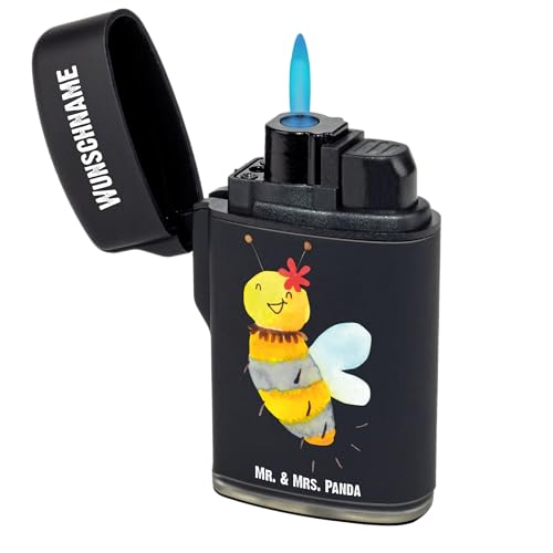 Mr. & Mrs. Panda Personalisiertes Feuerzeug Biene Blume - Personalisierte Geschenke, Feuerzeug Für Männer Mit Namen, Feuerzeug Personalisiert, Mr. & Mrs. Panda Personalisiertes Feuerzeug Biene Blume - Personalisierte Geschenke, Feuerzeug Für Männer Mit Namen, Feuerzeug Personalisiert, von Mr. & Mrs. Panda