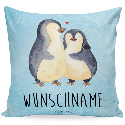 Mr. & Mrs. Panda Personalisiertes Kissen Pinguin umarmen - Personalisierte Geschenke, Jahrestag, Bedrucken, Paar, Hochzeitstag, Kopfkissen, Liebe, von Mr. & Mrs. Panda