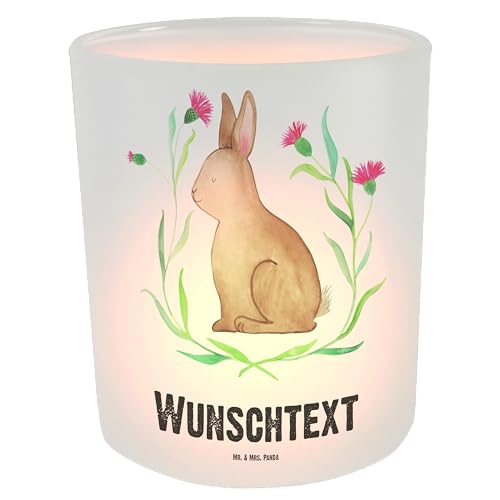 Mr. & Mrs. Panda Personalisiertes Windlicht Hase Sitzen - Ostergeschenke, Osterdeko, Personalisierte Geschenke, Ostern Geschenk, Kerzenglas mit von Mr. & Mrs. Panda