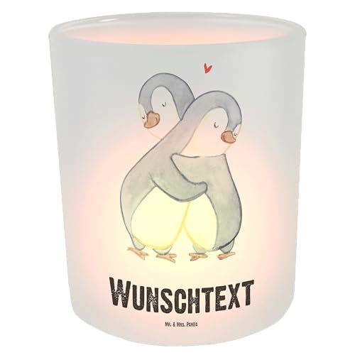 Mr. & Mrs. Panda Personalisiertes Windlicht Pinguine Kuscheln - Personalisierte Geschenke, Liebesgeschenk, für Ehemann, Hocheitstag, Ehefrau, von Mr. & Mrs. Panda