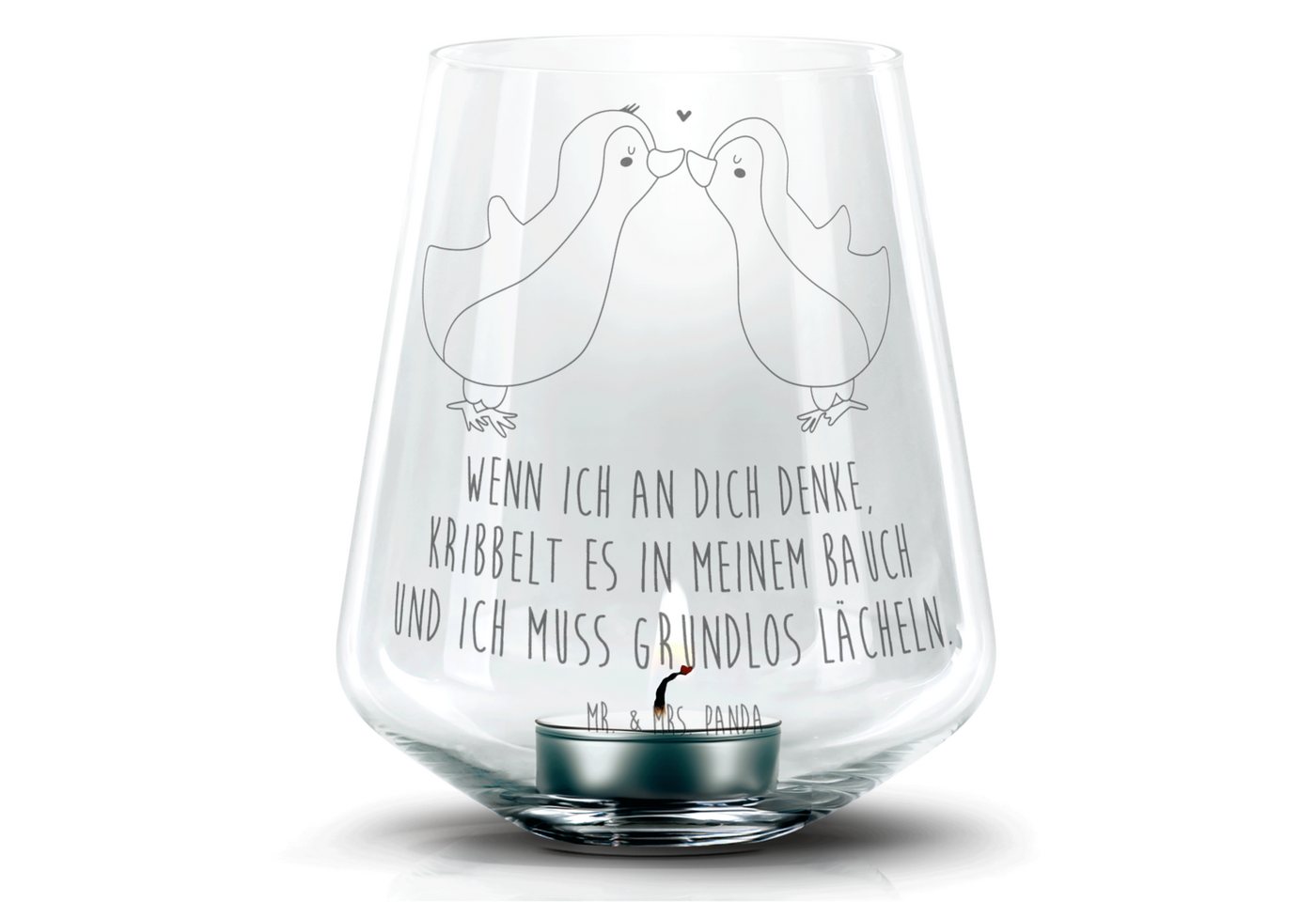 Mr. & Mrs. Panda Windlicht Pinguine Kuss - Transparent - Geschenk, Teelicht Glas mit Gravur, Lie (1 St), Handarbeit mit Liebe von Mr. & Mrs. Panda