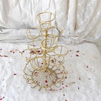 Bemalter Vintage Draht Eierhalter Bemalter Vintage Draht Eierhalter von MrGLovesMissB