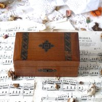 Kleine Antike Holz-Spardose Kleine Antike Holz-Spardose von MrGLovesMissB