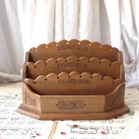 Vintage Ausgebogter Briefhalter Mit Geschnitzten Blumen Vintage Ausgebogter Briefhalter Mit Geschnitzten Blumen von MrGLovesMissB