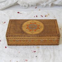 Vintage Blümchen Bemalte Holzkiste Vintage Blümchen Bemalte Holzkiste von MrGLovesMissB