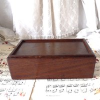 Vintage Eichenkiste Mit Abnehmbarem Deckel Vintage Eichenkiste Mit Abnehmbarem Deckel von MrGLovesMissB