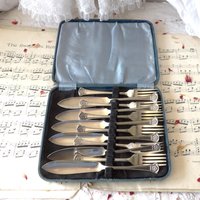 Vintage Fisch Messer Und Gabel Set Im Original Koffer Vintage Fisch Messer Und Gabel Set Im Original Koffer von MrGLovesMissB