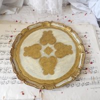 Vintage Florentiner Tablett Gold Und Creme Vintage Florentiner Tablett Gold Und Creme von MrGLovesMissB