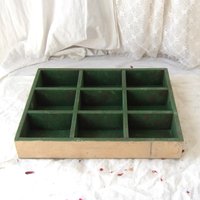 Vintage Holztablett Mit Grünem Futter Vintage Holztablett Mit Grünem Futter von MrGLovesMissB