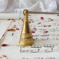 Vintage Kegeliger Kerzenlöscher Aus Messing Vintage Kegeliger Kerzenlöscher Aus Messing von MrGLovesMissB