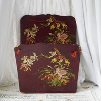 Vintage Pappmache Hängeregal Für Zeitschriften Und Papiere Vintage Pappmache Hängeregal Für Zeitschriften Und Papiere von MrGLovesMissB