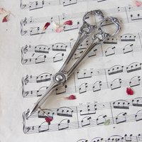 Vintage Silberblech Trauben Schere Mit Dem Buchstaben Monogramm B Vintage Silberblech Trauben Schere Mit Dem Buchstaben Monogramm B von MrGLovesMissB