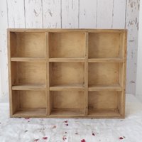 Vintage Taubenloch-Tablett Mit Neun Fächern von MrGLovesMissB