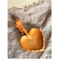 Holz Handgeschnitzte Schale Handgefertigte Herz Holzplatte Nuss Elfe Einzigartiges Handgemachtes Geschenk Deutsche Retro Funde Dekorative Rustikal von MrGift