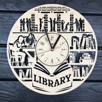 Bibliothek Wanduhr Holz Geschenk Für Männer Frauen 5. Jahrestag Leseliebhaber Personalisieren Poster Hängend Benutzerdefinierte Cutout von MrWoodGifts