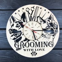 Grooming-Wanduhr, Grooming-Salon-Dekor, Tierpflege-Kunst, Hundefriseur-Geschenk, Individuelle Holzuhr, Originale Holzuhr von MrWoodGifts