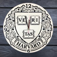 Havard Wanduhr Geschenk Für Männer Frauen 5. Jahrestag Personalisierenharvard Poster Benutzerdefinierteharvard Hängenden Woodharvard Ausschnitt von MrWoodGifts