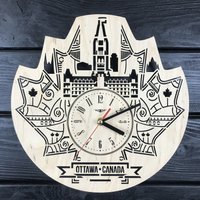 Kanada Ottawa Wanduhr Geschenk Für Männer Frauen 5. Jahrestag Personalisiert Poster Custom Wandbehang Holz Cutout von MrWoodGifts