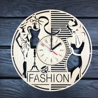 Mode Wanduhr Geschenk Für Männer Frauen 5. Jahrestag Personalisieren Poster Custom Fashion Holz Wanddekoration Hängend von MrWoodGifts