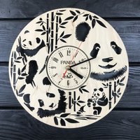 Panda Wanduhr Geschenk Für Männer Frauen 5. Jahrestag Personalisierte Poster Custom Wandbehang Holz Cutout von MrWoodGifts