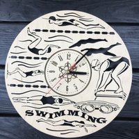 Schwimmen Wanduhr Geschenk Für Männer Frauen 5. Jahrestag Personalisiert Poster Individuell Wandbehang Holz Cutout von MrWoodGifts