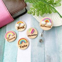 Handgefertigtes Personalisiertes Namensschild, Glitzer Regenbogen Namensabzeichen, Krankenschwester Namensabzeichen Aus Holz, Reel von MrsBeadsAccessories