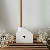 Kerzenhalter Für Baumkerzen | 1, 2cm in Form Eines Weißen Hauses Mit Dunklen Herzen Auf Jeder Langen Seite Dünne Kerzen von MrsDenice