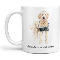 Das Abenteuer Ist Da Draußen Golden Doodle Hundebecher; Süße Illustrierte Reisekaffeetasse, Lustiges Geschenk Für Hundeliebhaber. Hunde Name von MrsHenris