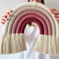 xxl Regenbogen Makramee - in Deinen Wunschfarben | Wanddeko Wohnzimmer Deko Boho Schlafzimmer Geschenk Einzug Freundin Mama Baby Kind von MrsLovelyThings