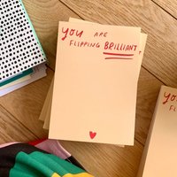 Du Blätterst Ein Brillantes A6 Schreibtisch-Notizbuch Um von MsSpanner