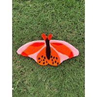 Tufted Schmetterling Motte Wandbehang Handgemachte Teppich Wandkunst Tufted Schmetterling Motte Wandbehang Handgemachte Teppich Wandkunst von MuchJoyAheadArt