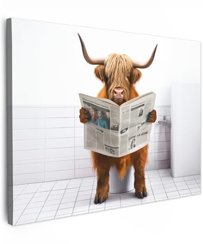 MuchoWow© Bild auf Leinwand 80x60 cm Schlafzimmer Bilder Wand Deko Wohnzimmer Modern Wanddeko Bilderwand Geschenk Schottisches Hochlandrind - Highland Cow - Zeitung - Toilette - WC - Kuh von MuchoWow