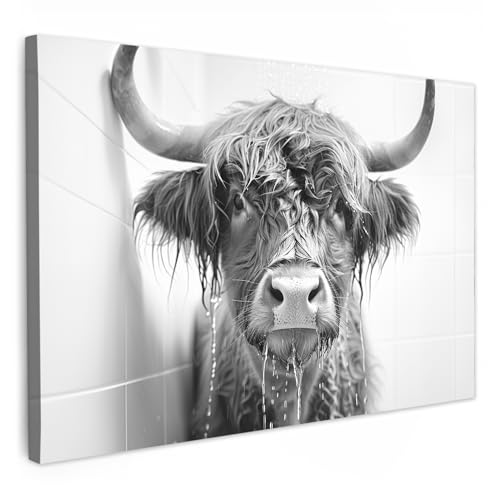 MuchoWow© Leinwandbilder 90x60 cm Wall Art Decoration Bilder für die Wand Badezimmer Toilette Deko Canvas Painting Wanddekoration Wohnzimmer Hochländer - Zeitung - Kuh - WC von MuchoWow