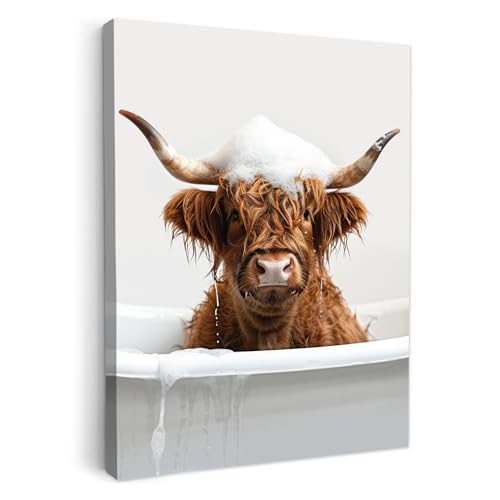 MuchoWow© Wandbilder 30x40 cm Schlafzimmer Home Deko Wohnung Bild Badezimmer WC Toilette Fotoleinwand Wand Bilder Leinwand Wall Decor Schottische Hochlandrind - Badewanne - Kuh - Tiere von MuchoWow