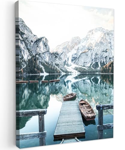 MuchoWow© Wandbilder 60x80 cm Wohnzimmer Wanddeko Schlafzimmer Zimmerdeko Wandgemälde Zimmer Deko auf Wand Dekoration Wall Art Natur - Berge - Schnee - Wald - Boot von MuchoWow